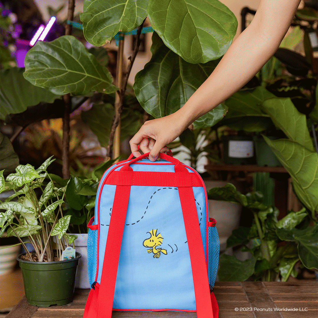 snoopy-mini-convertible-backpack-cooler-o8 Peanuts_Part_2_NATIVE_PDP_Backpack.gif